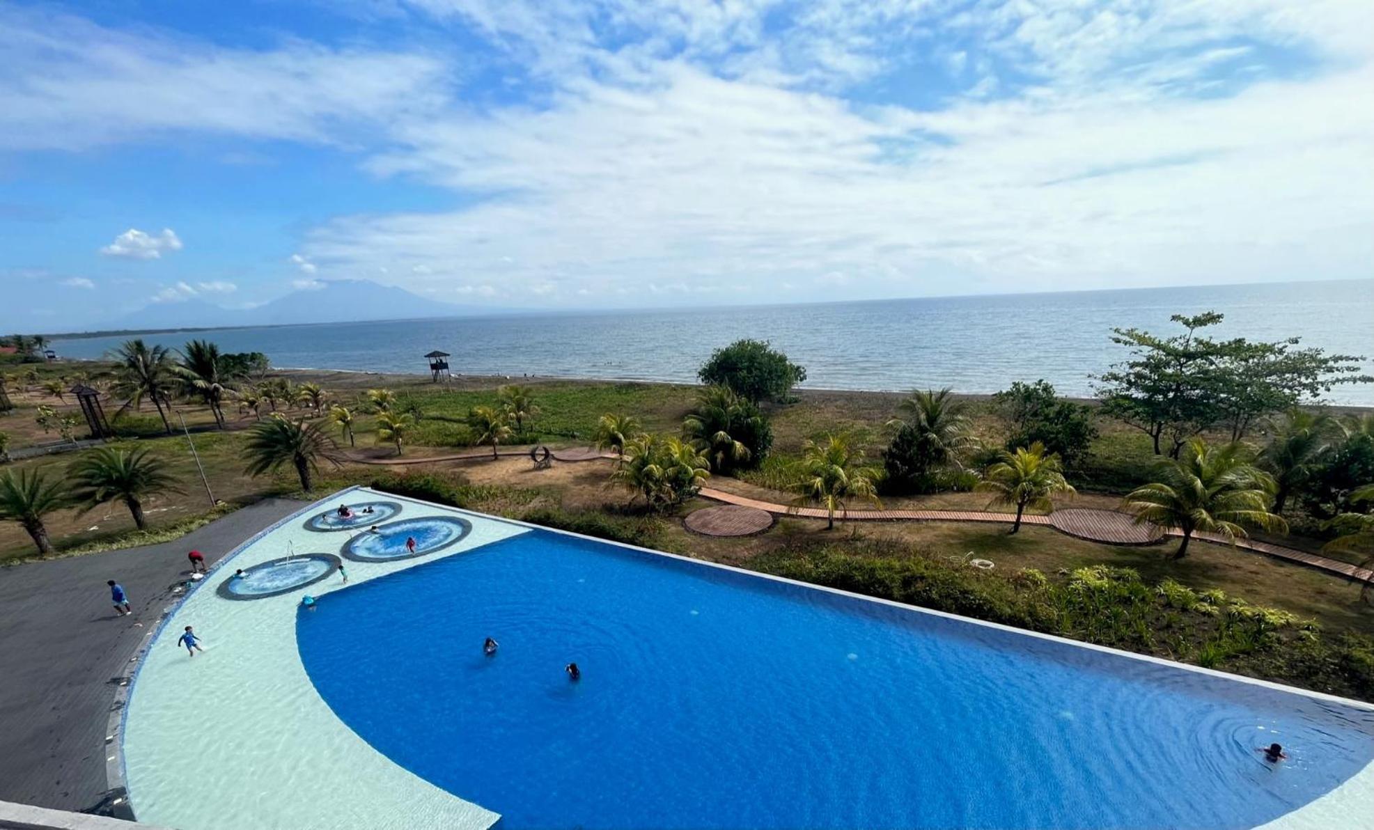 Seafront Residences Vacation Getaway San Juan  Eksteriør bilde